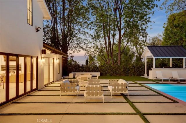 4830 Winnetka Avenue, Woodland Hills, CA 91364