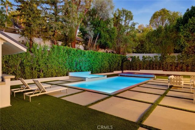 4830 Winnetka Avenue, Woodland Hills, CA 91364