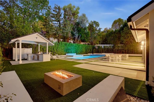 4830 Winnetka Avenue, Woodland Hills, CA 91364