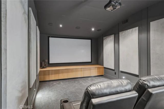 4830 Winnetka Avenue, Woodland Hills, CA 91364