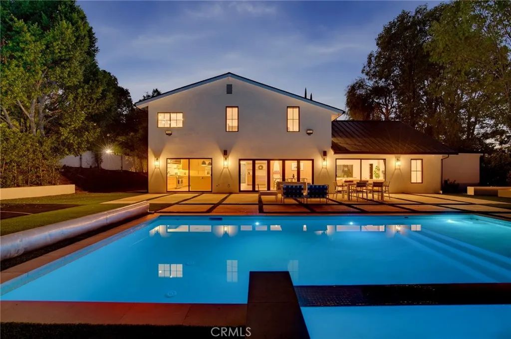4830 Winnetka Avenue, Woodland Hills, CA 91364