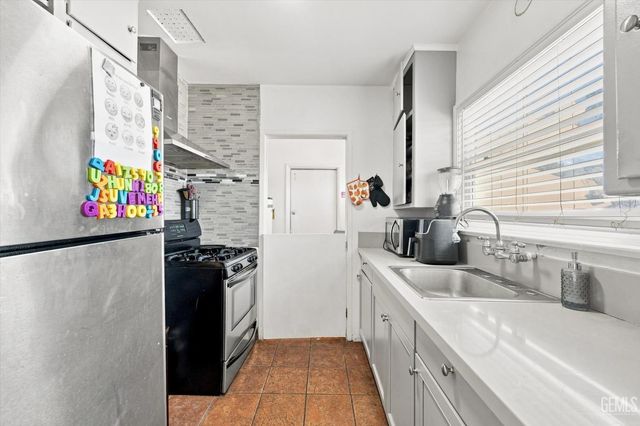1609 El Ralfo Drive, Bakersfield, CA 93304