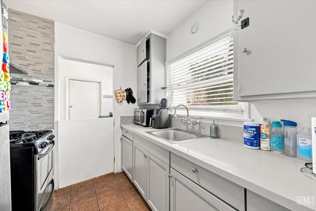 1609 El Ralfo Drive, Bakersfield, CA 93304