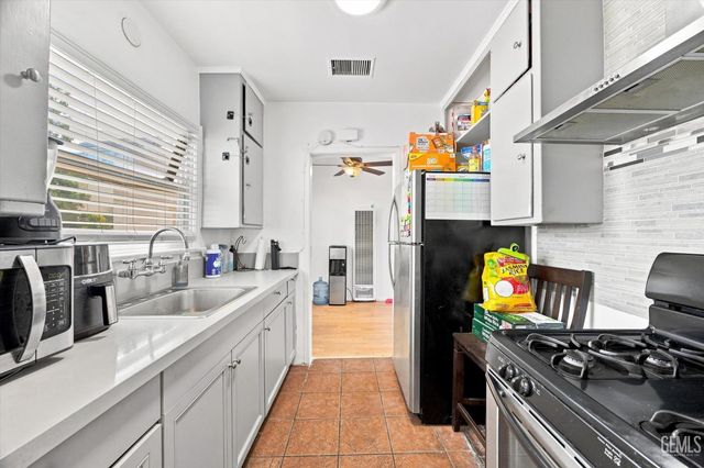 1609 El Ralfo Drive, Bakersfield, CA 93304