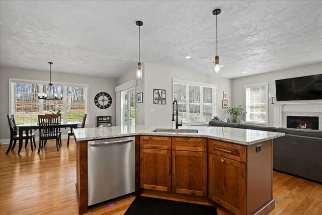 68 Princeton St, Holden, MA 01522