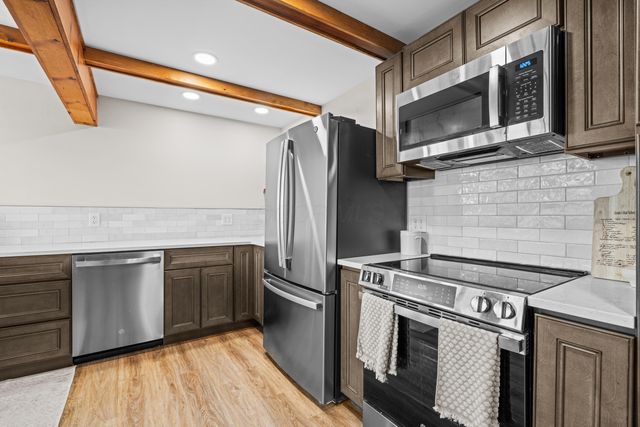 4 Hide-A-Way Hills Lane, Sugar Grove, OH 43155