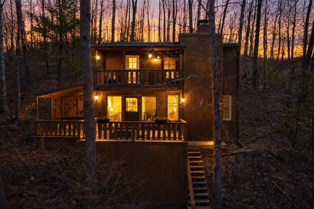 4 Hide-A-Way Hills Lane, Sugar Grove, OH 43155