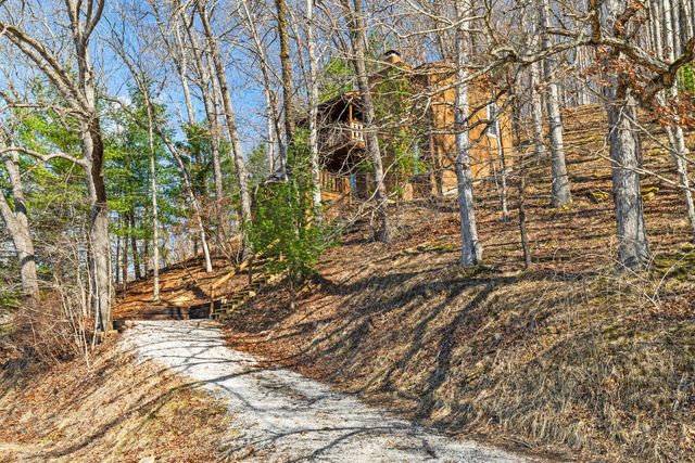 4 Hide-A-Way Hills Lane, Sugar Grove, OH 43155