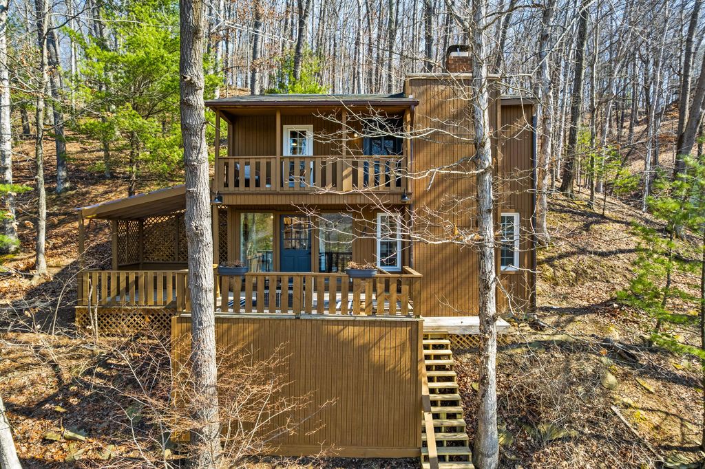 4 Hide-A-Way Hills Lane, Sugar Grove, OH 43155