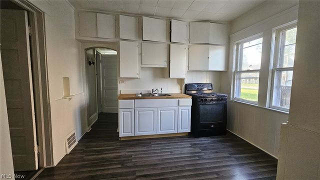 3850 W 17th Street, Cleveland, OH 44109