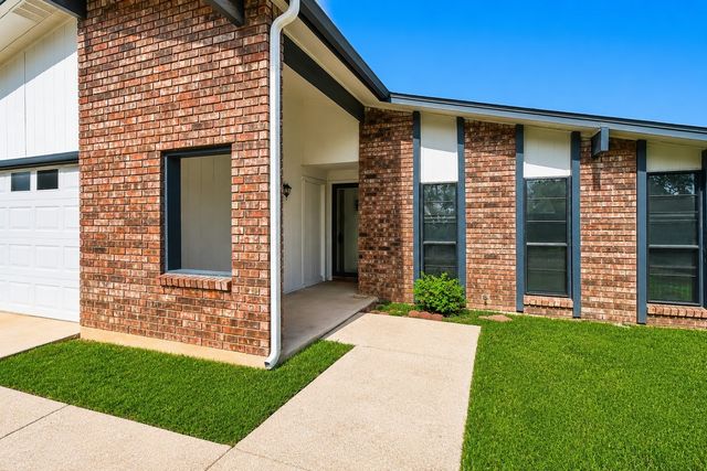 2611 Ridgemoor Court, Arlington, TX 76016
