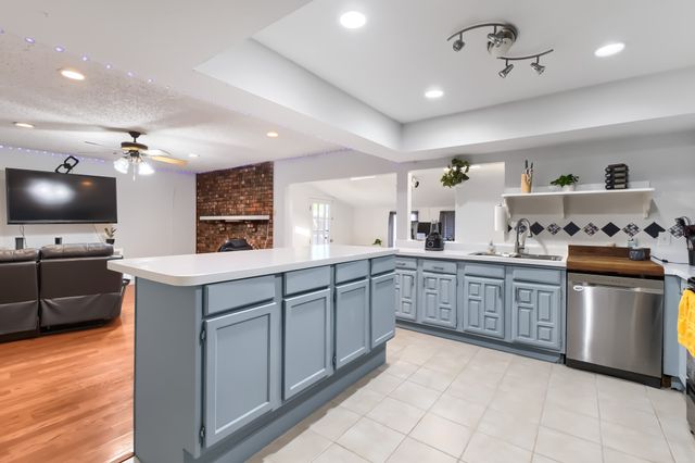 2611 Ridgemoor Court, Arlington, TX 76016