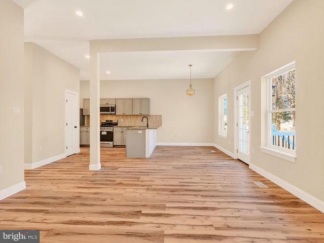 8 SALEM AVE, Newfield, NJ 08344