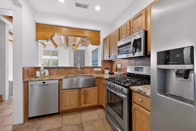 107 Johnson Mesa, Santa Fe, NM 87508