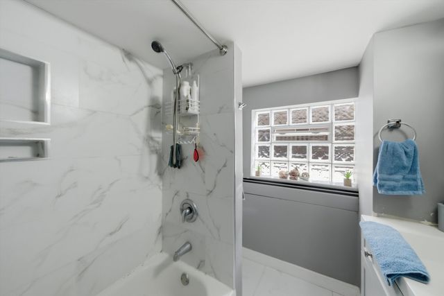 4752 S Lotus Avenue, Chicago, IL 60638