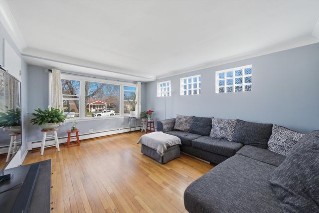 4752 S Lotus Avenue, Chicago, IL 60638