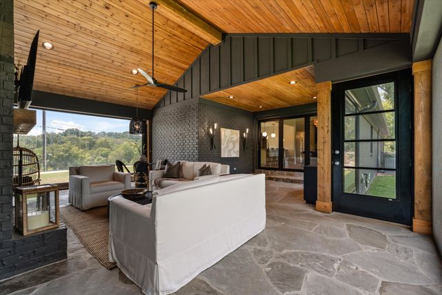 6234 Les Waggoner Rd, Franklin, TN 37067