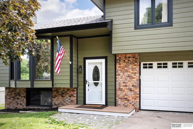 11431 Kansas Circle, Omaha, NE 68164