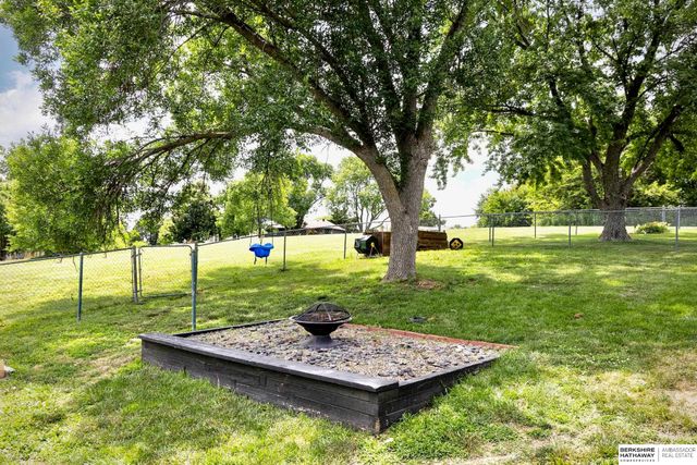 11431 Kansas Circle, Omaha, NE 68164