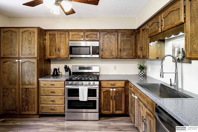 11431 Kansas Circle, Omaha, NE 68164