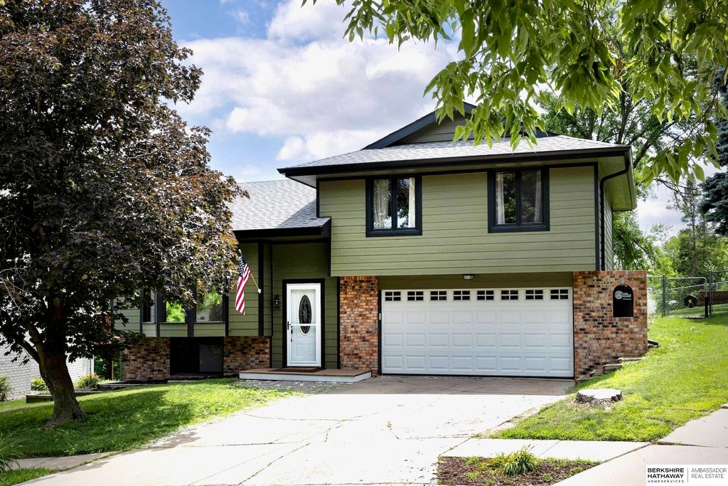 11431 Kansas Circle, Omaha, NE 68164