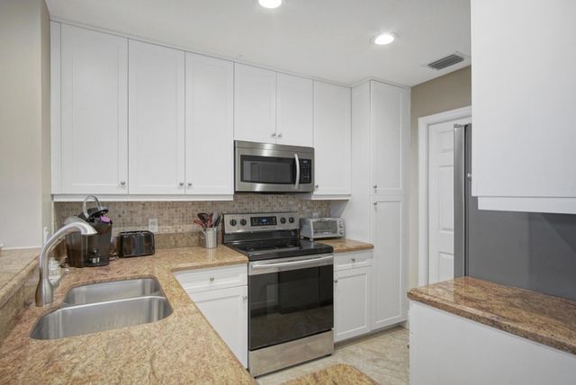 411 NE Plantation Road 517, Stuart, FL 34996