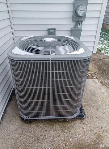 104 E Tennessee Street, Evansville, IN 47711