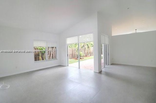 10889 NW 58th Ter, Doral, FL 33178