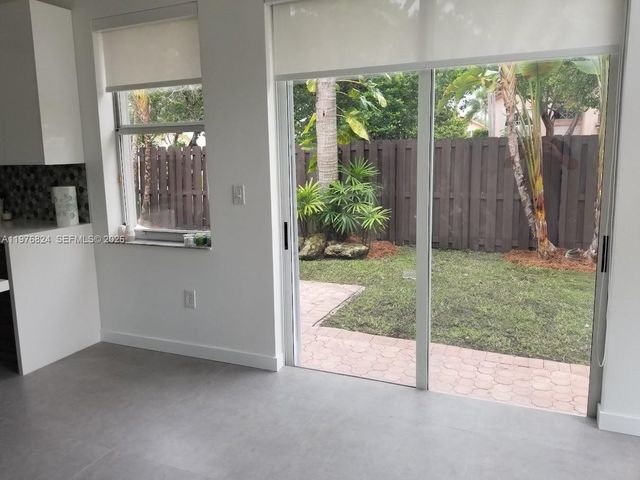 10889 NW 58th Ter, Doral, FL 33178