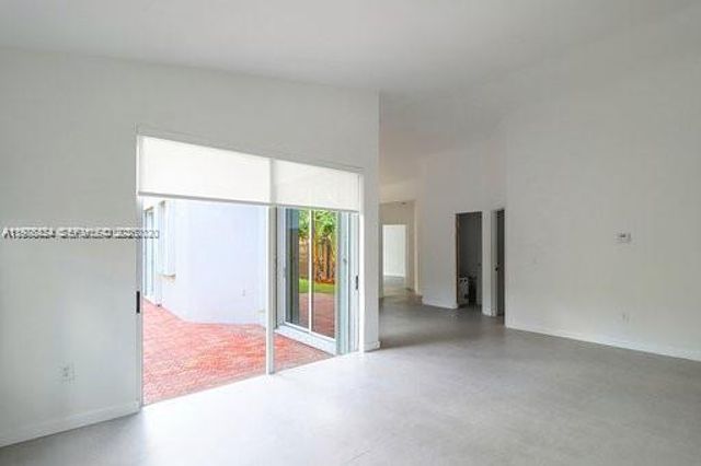 10889 NW 58th Ter, Doral, FL 33178