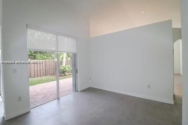 10889 NW 58th Ter, Doral, FL 33178