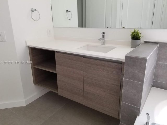 10889 NW 58th Ter, Doral, FL 33178