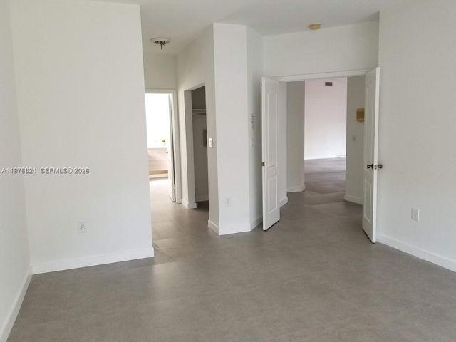 10889 NW 58th Ter, Doral, FL 33178