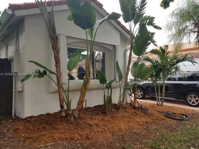 10889 NW 58th Ter, Doral, FL 33178