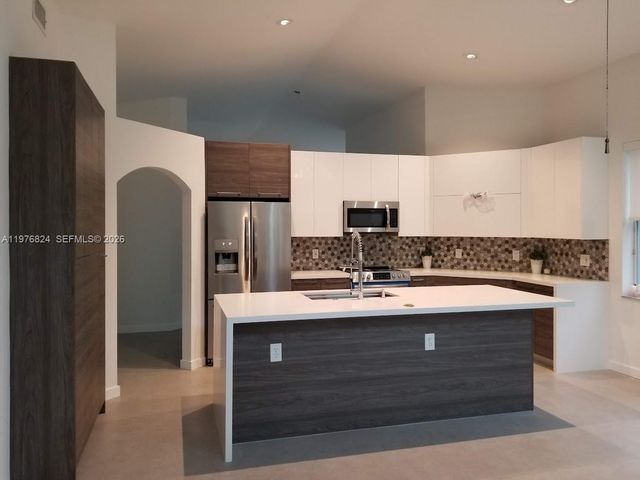 10889 NW 58th Ter, Doral, FL 33178