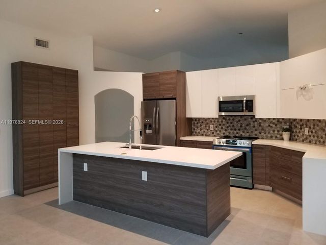 10889 NW 58th Ter, Doral, FL 33178