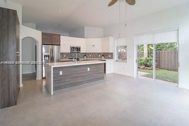 10889 NW 58th Ter, Doral, FL 33178