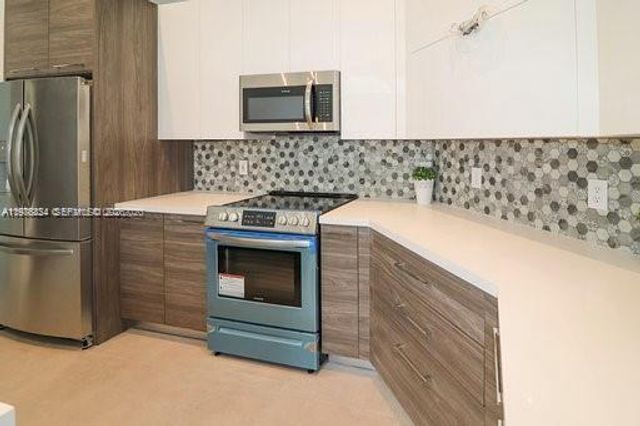 10889 NW 58th Ter, Doral, FL 33178