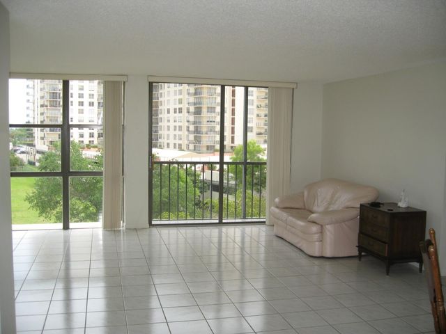 17500 N Bay Road S508, Sunny Isles Beach, FL 33160