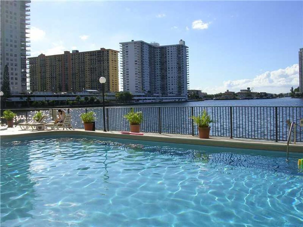 17500 N Bay Road S508, Sunny Isles Beach, FL 33160