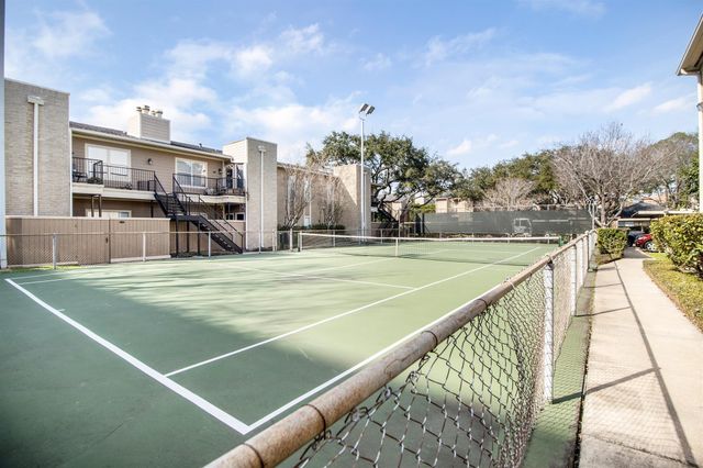 728 Bering Drive K, Houston, TX 77057