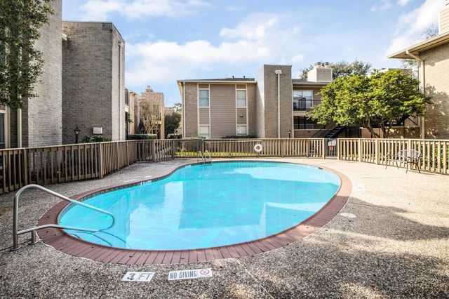 728 Bering Drive K, Houston, TX 77057