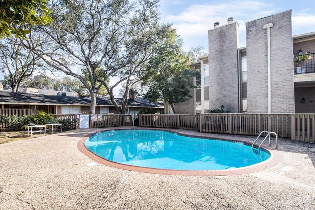 728 Bering Drive K, Houston, TX 77057