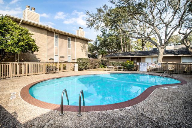 728 Bering Drive K, Houston, TX 77057