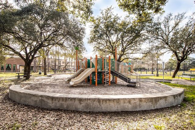 728 Bering Drive K, Houston, TX 77057