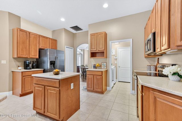 270 Brandy Creek Circle SE, Palm Bay, FL 32909