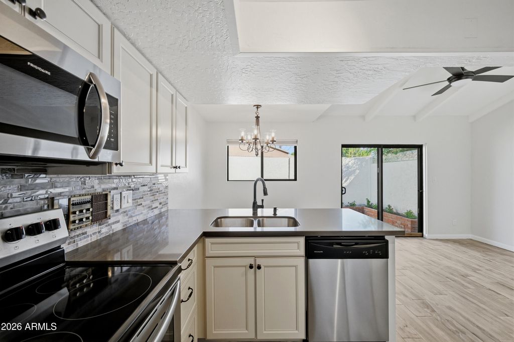 6527 N MARYLAND Circle, Phoenix, AZ 85013 — photo 5