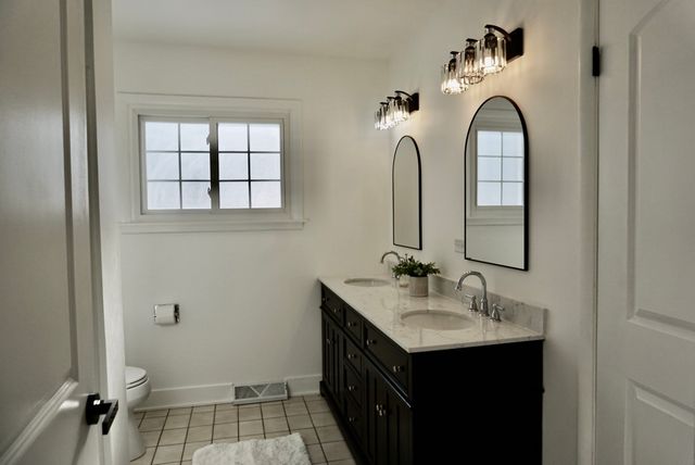 2018 E Ivy Lane, Mount Prospect, IL 60056