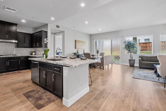 1847 Outrigger Ln, Lathrop, CA 95330