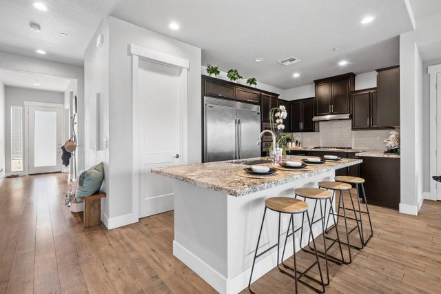 1847 Outrigger Ln, Lathrop, CA 95330